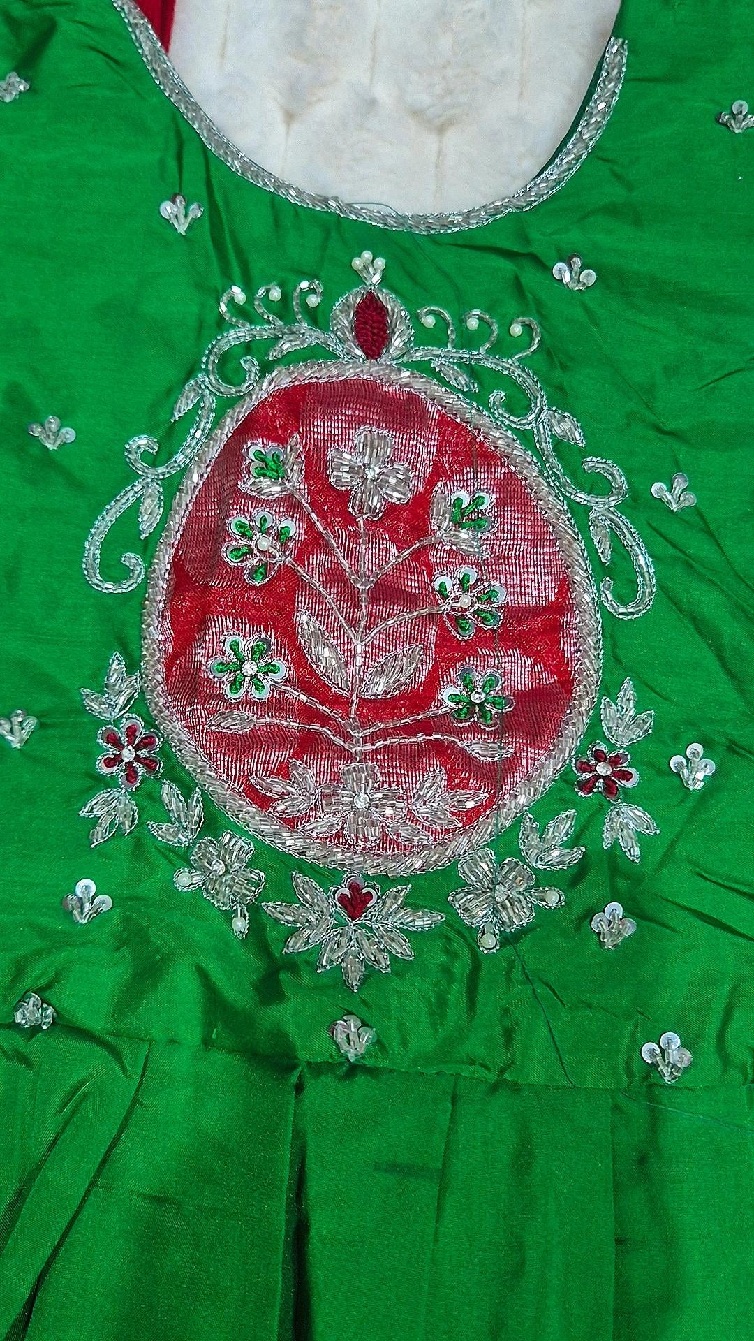 Kids Mangalagiri Pattu Lehenga Red – green blouse medallion embroidery close-up