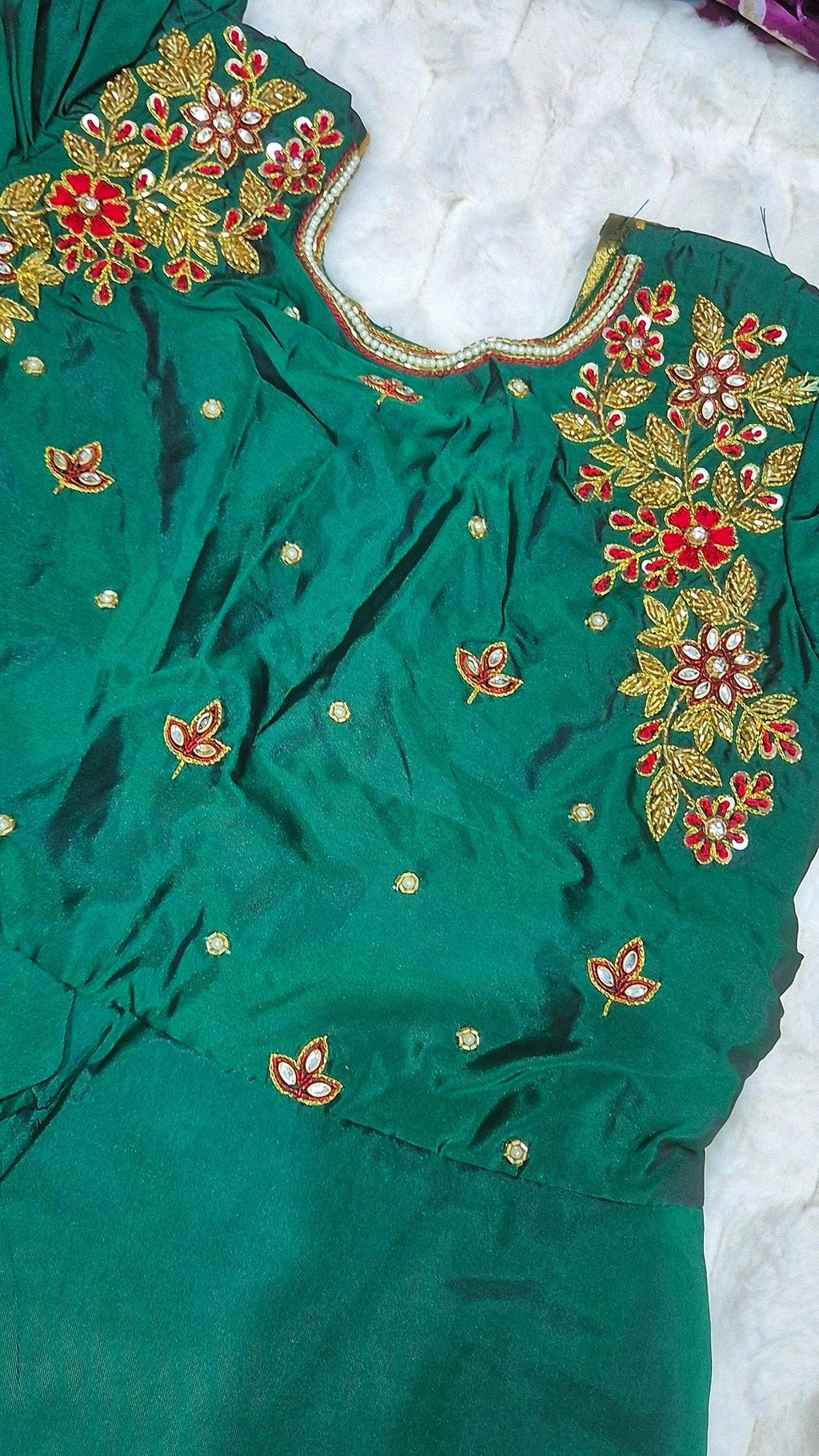 Kids Pattu Lehenga Pink Dark Green – blouse embroidery detail