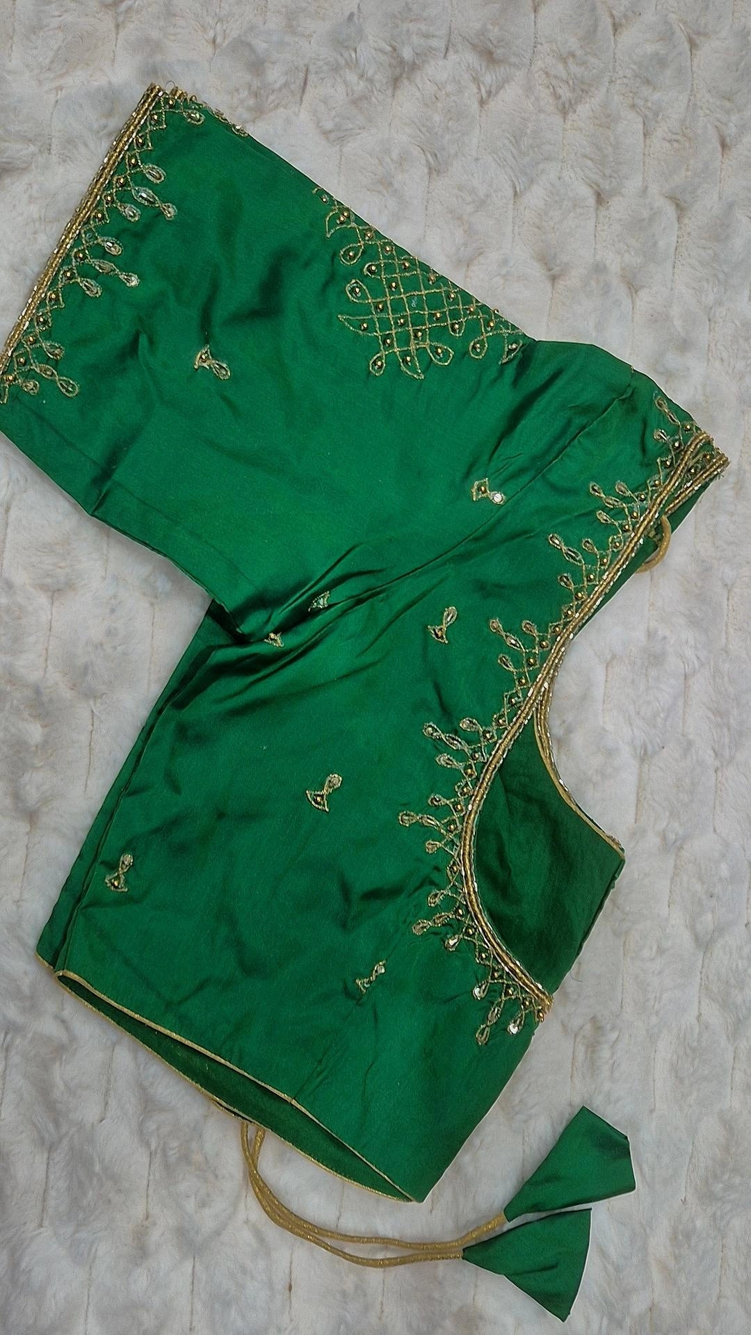 Emerald green diamond lattice embroidery saree blouse - showing gold geometric lattice on shoulder and teardrop motifs