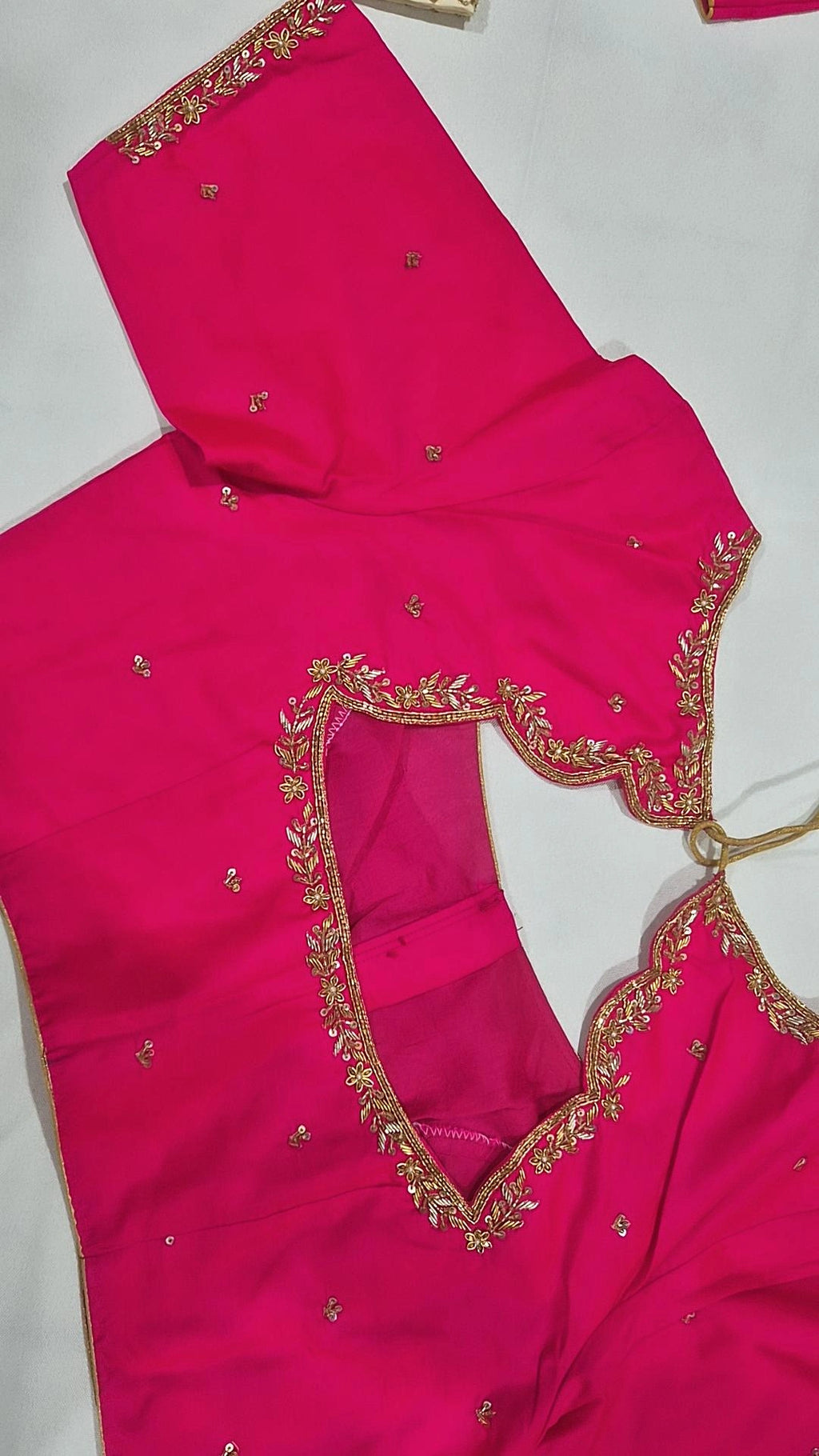 Fuchsia gold leaf vine saree blouse - back view showing V-shaped opening
