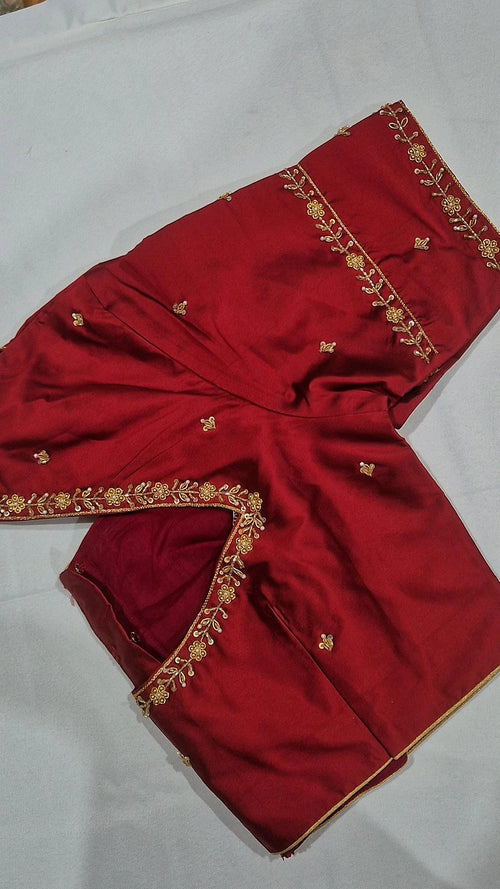Bridal red floral vine saree blouse - front view with delicate gold border