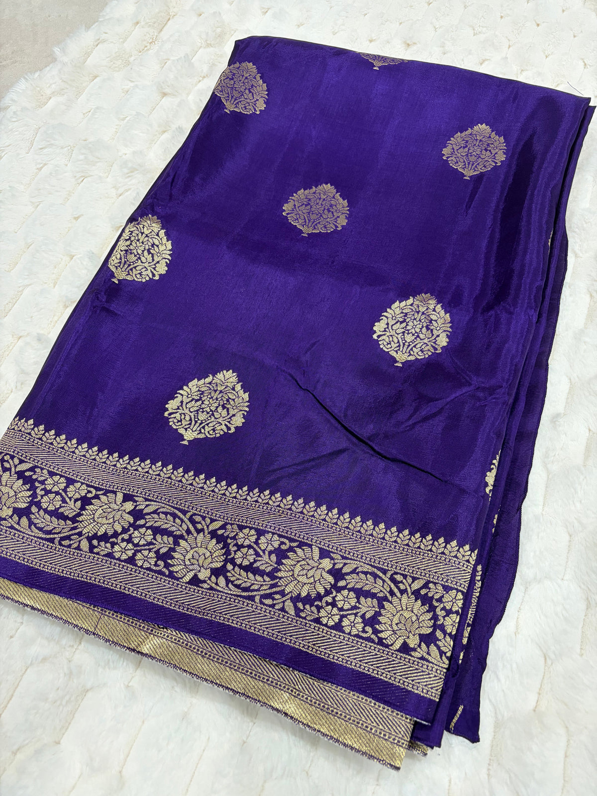 Purple Crape Banarasi Saree - Body butta view