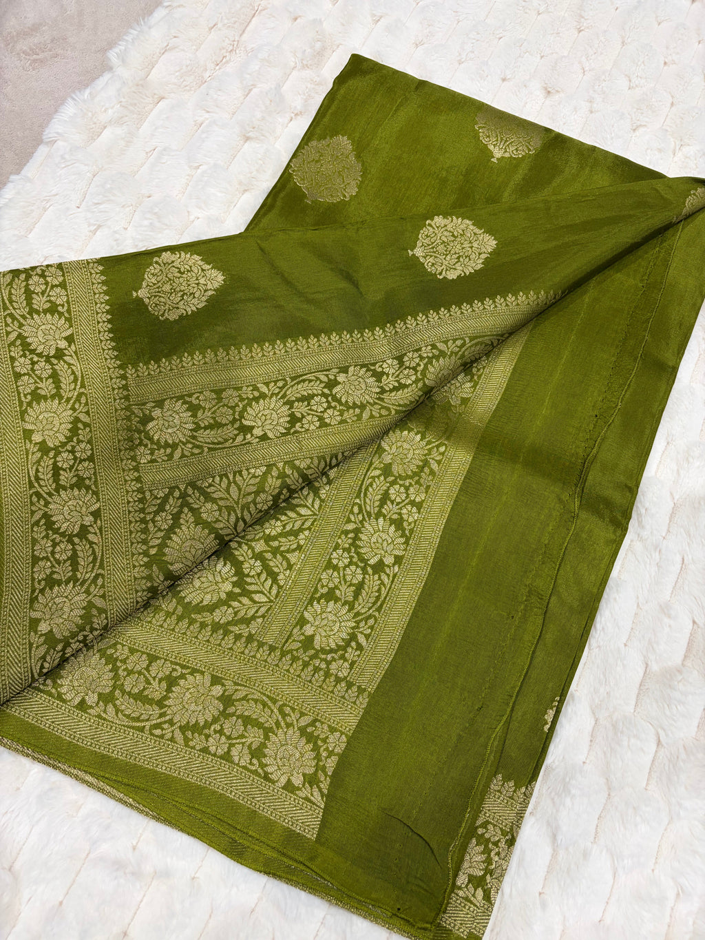 Olive Green Crape Banarasi Saree - Pallu and border detail